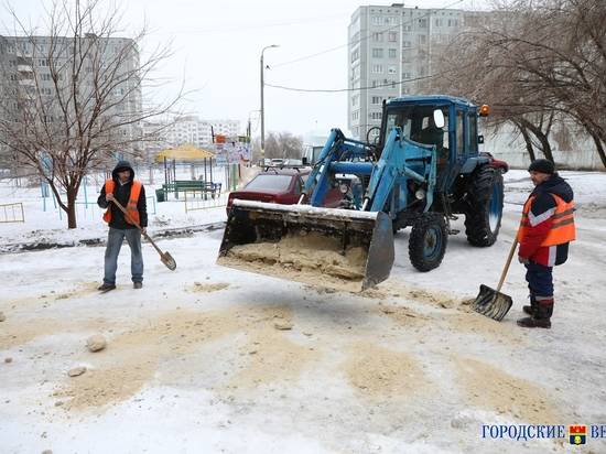 В Волгограде проблемы с уборкой снега выявили в 284 дворах