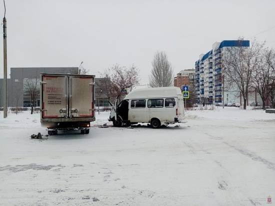 Под Волгоградом в ДТП пострадала пассажирка маршрутки №245