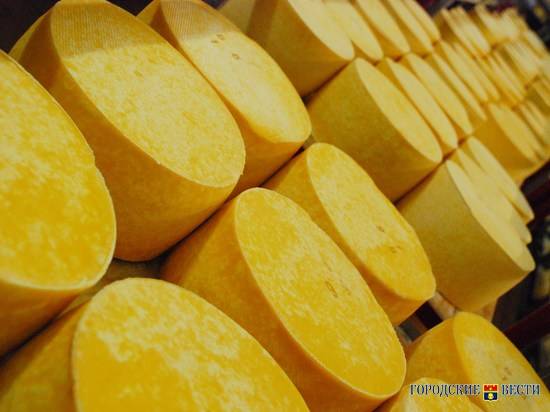 36-летнего волгоградца осудят за кражу 11 упаковок сыра