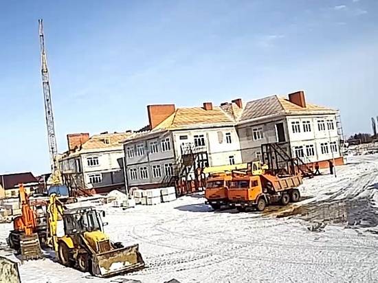 В Новониколаевском районе продолжают строить детский сад