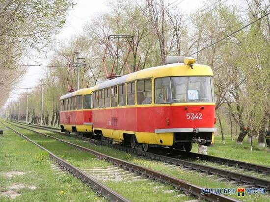 В Волгограде на проспекте Металлургов заискрился трамвай
