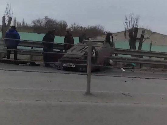 На севере Волгограда в ДТП у автомобиля оторвало колесо