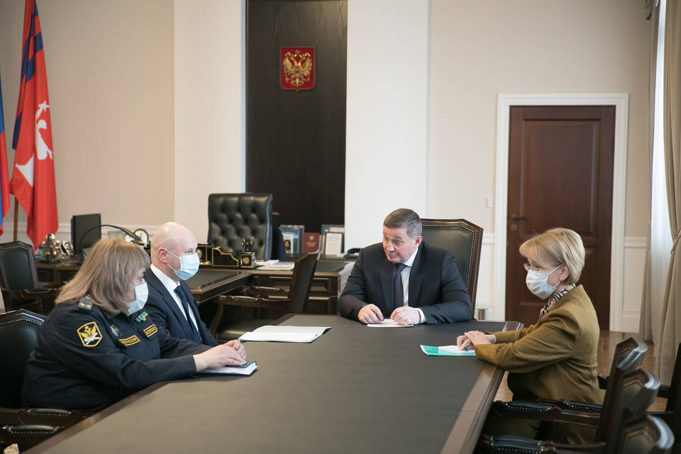 Губернатор встретился в Волгограде с руководством УФССП