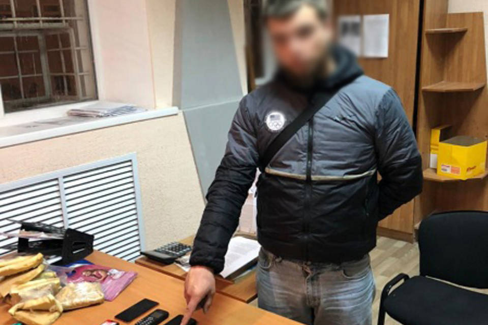 В Волгограде волжанин пытался пронести в колонию 23 телефона