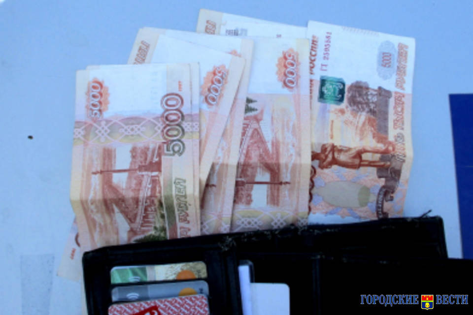 В Ленинском районе мужчина вымогал у соседа-пенсионера деньги