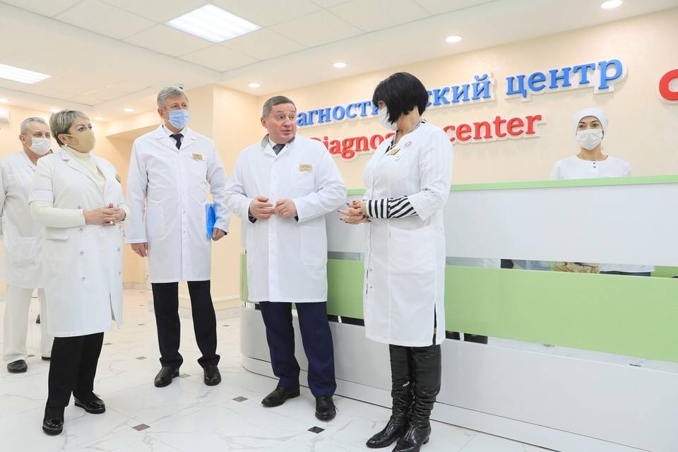 Андрей Бочаров проинспектировал консультационно-диагностический центр больницы № 7