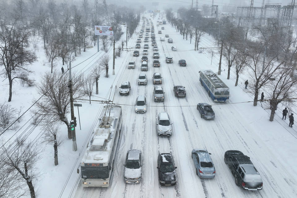 В Волгограде 13 января из-за аномального снегопада пробки достигли 10 баллов