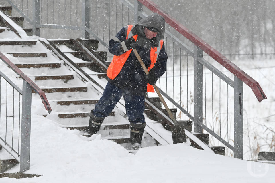 В Волгограде за не чищенные от снега дорожки УК штрафуют