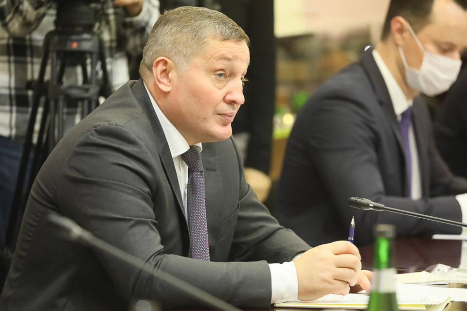 Губернатор Бочаров озвучил новые ограничения по COVID-19