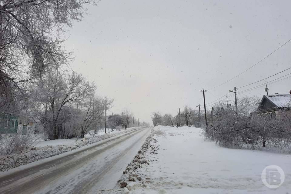 Снегопад изолировал несколько поселков в Волгоградской области