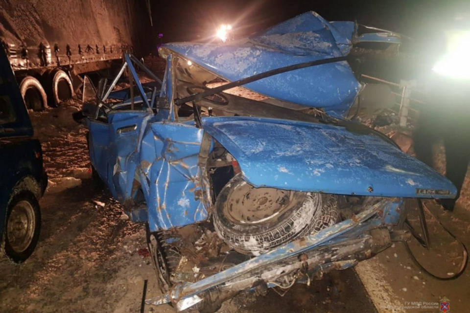 В Волгоградской области люди пострадали в аварии с двумя грузовиками