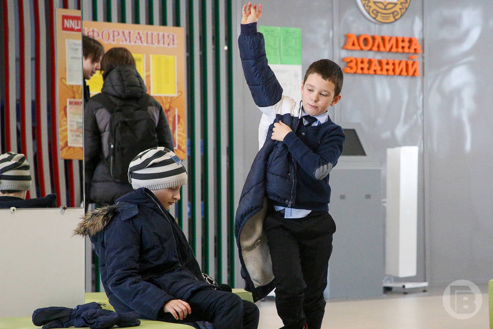 В Волгограде 37 школ переведены на дистант полностью, четыре – частично
