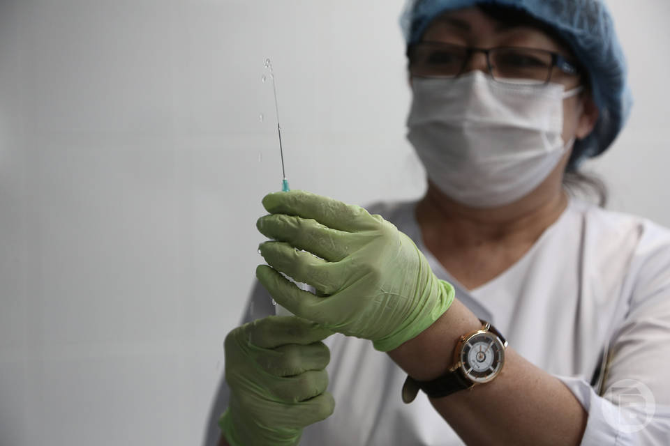 В Волгоградскую область поступила вакцина от COVID-19 для подростков