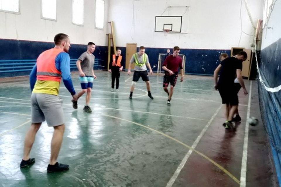 В Волгограде осужденные обыграли заводчан в мини-футбол