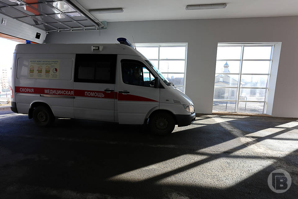 Под Волгоградом 35-летний водитель без прав попал в ДТП при обгоне