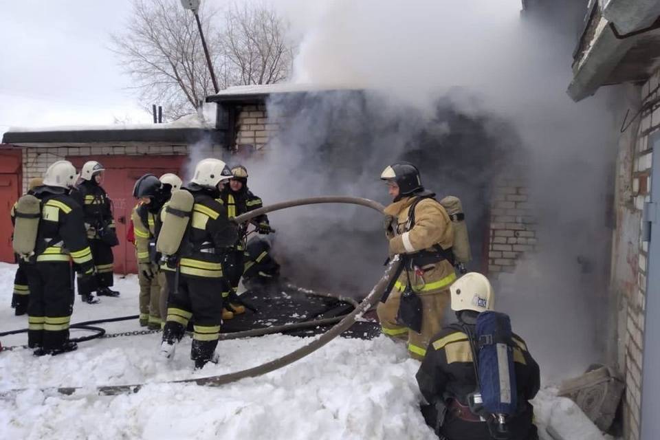 В Волгограде при пожаре в гараже погиб 78-летний мужчина