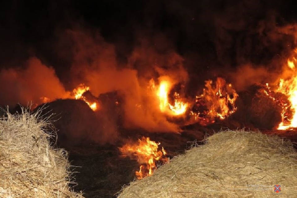Ревнивая волгоградка спалила 18 тонн соседского сена
