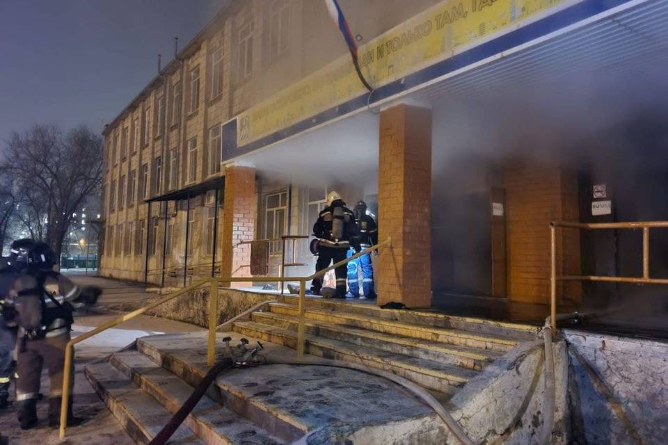 Вахтер пострадала при пожаре в школе №56 в Волгограде