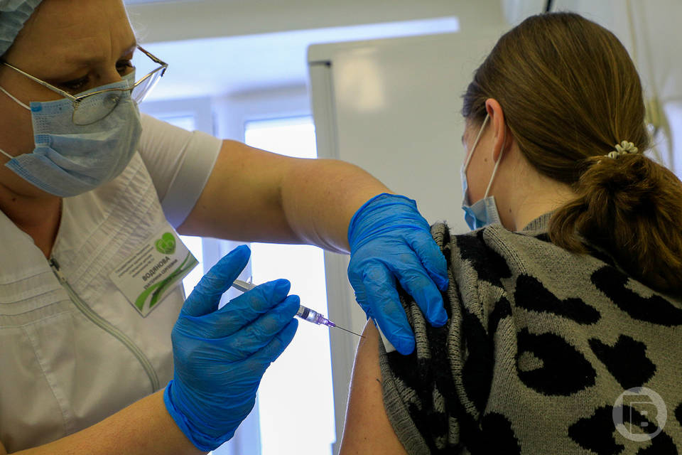 В Волгоградской области почти израсходована первая партия вакцины для подростков
