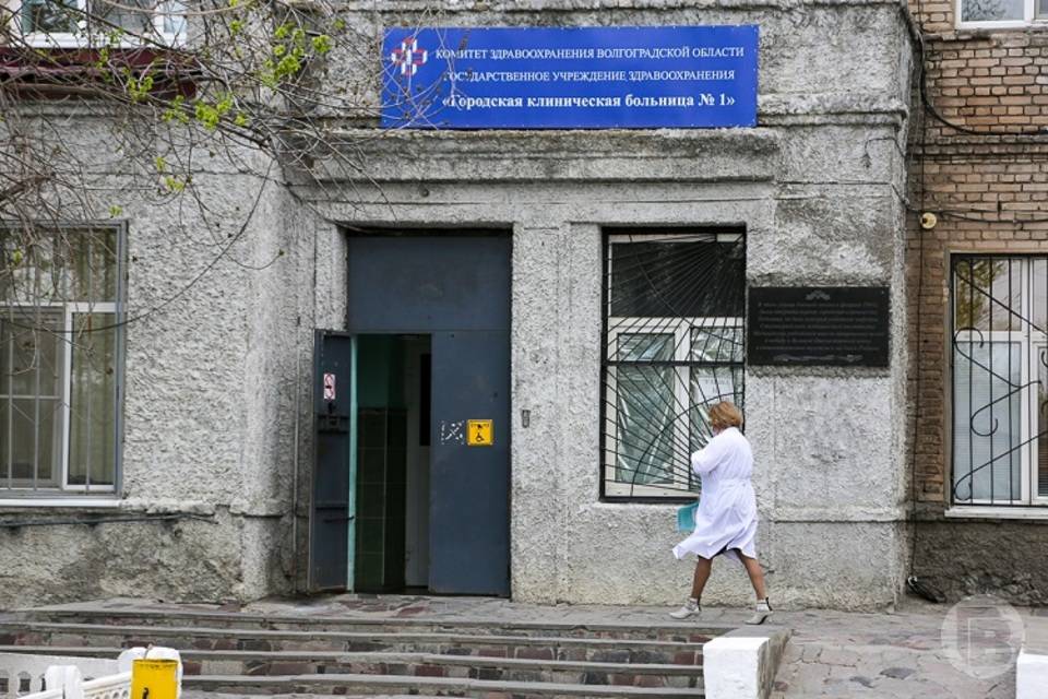 Приехавший из Москвы в Волгоград 20-летний парень умер от коронавируса