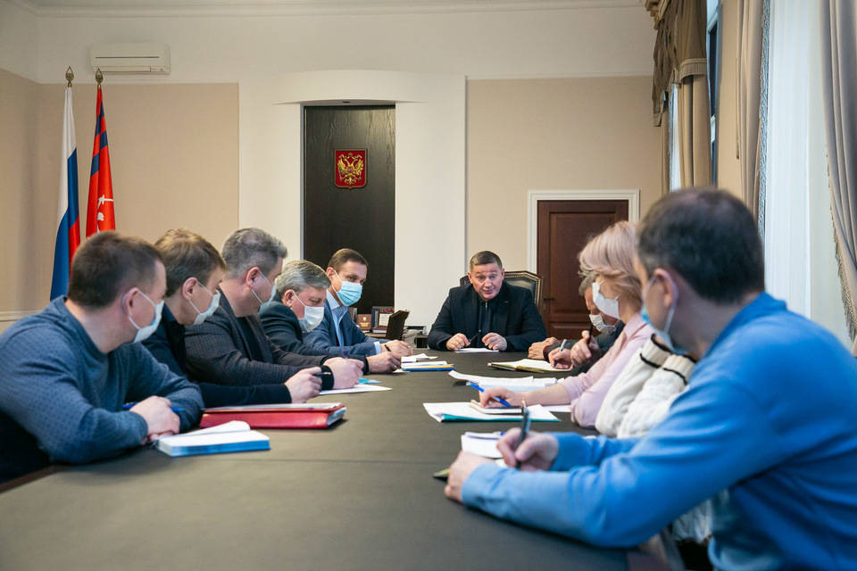 Губернатор Волгограской области Андрей Бочаров провел оперативное совещание