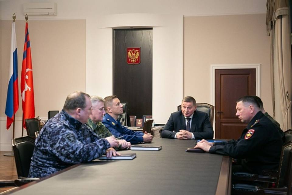 Губернатор Волгоградской области Андрей Бочаров провел оперативное совещание