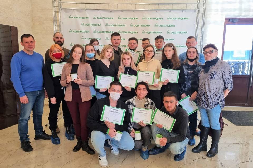 Выпускники ВолГАУ получили стажировку в Садах Придонья