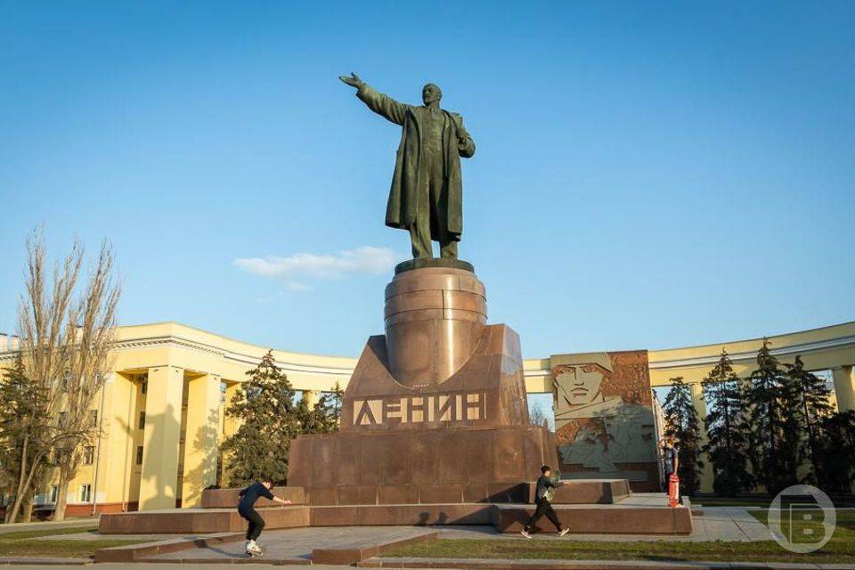 В центре Волгограда памятник Ленину готовят к масштабному ремонту
