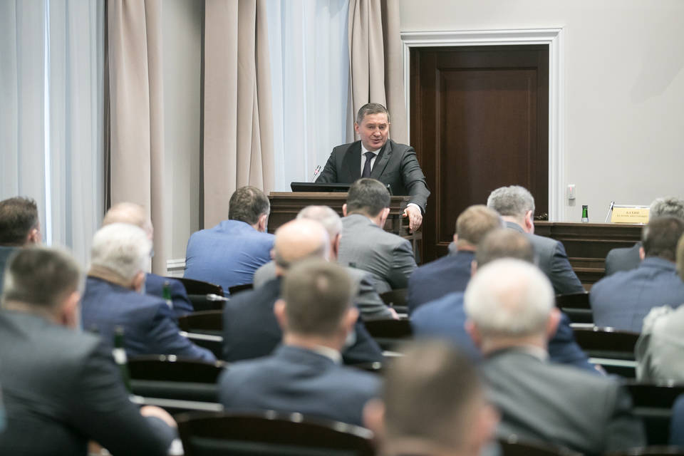 Губернатор Андрей Бочаров провел заседание расширенного оперативного штаба