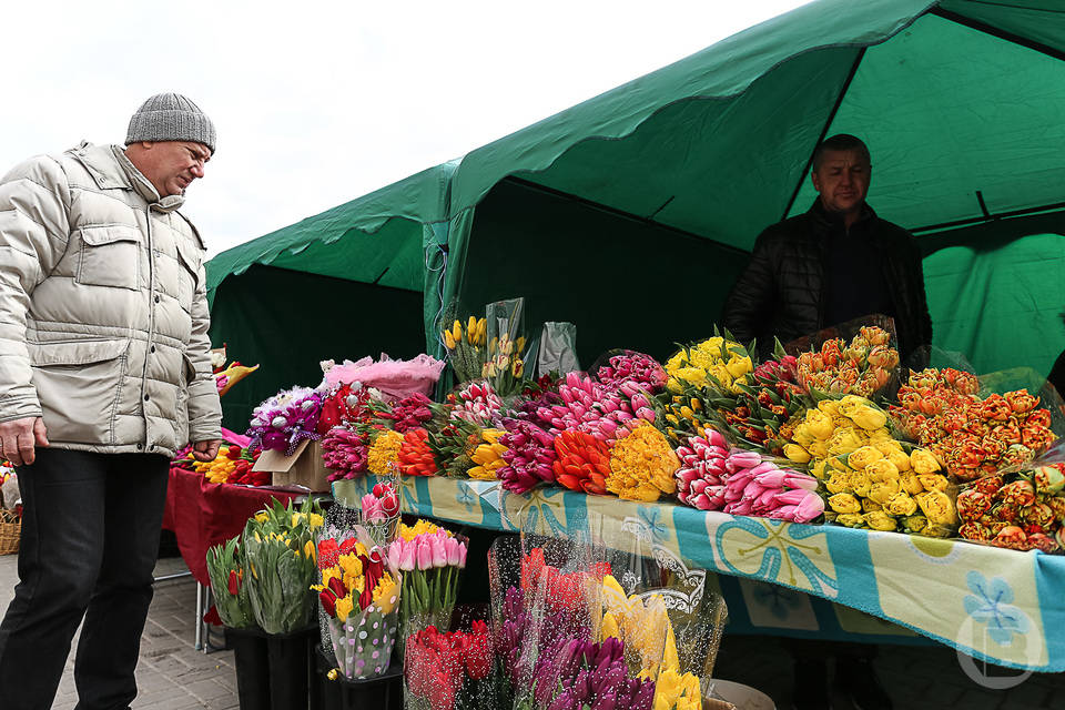 Волгоградским продавцам цветов перед 8 Марта напомнили о штрафах