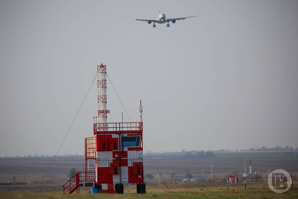 Летевший в Волгоград самолет экстренно вернулся в аэропорт Москвы