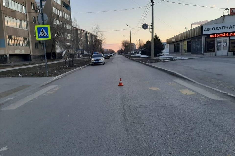 Под Волгоградом под колеса ВАЗа попала 18-летняя девушка