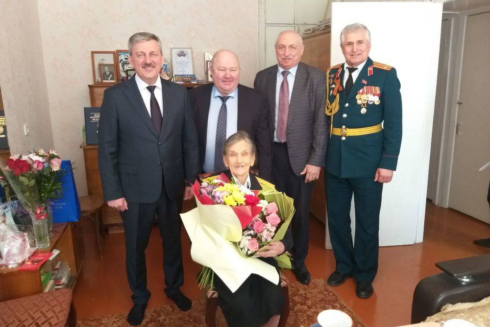 В Волгограде чествовали столетнюю женщину-ветерана