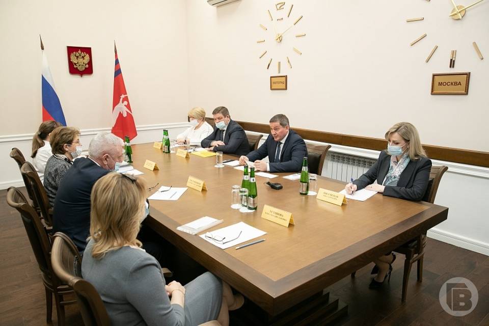 Поддержка бизнеса и человека труда – какие вопросы обсуждали волгоградские омбудсмены на встрече с губернатором