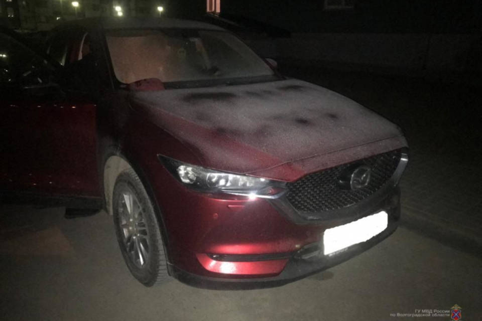 Злой подросток под Волгоградом разбил зеркала на дорогой Mazda