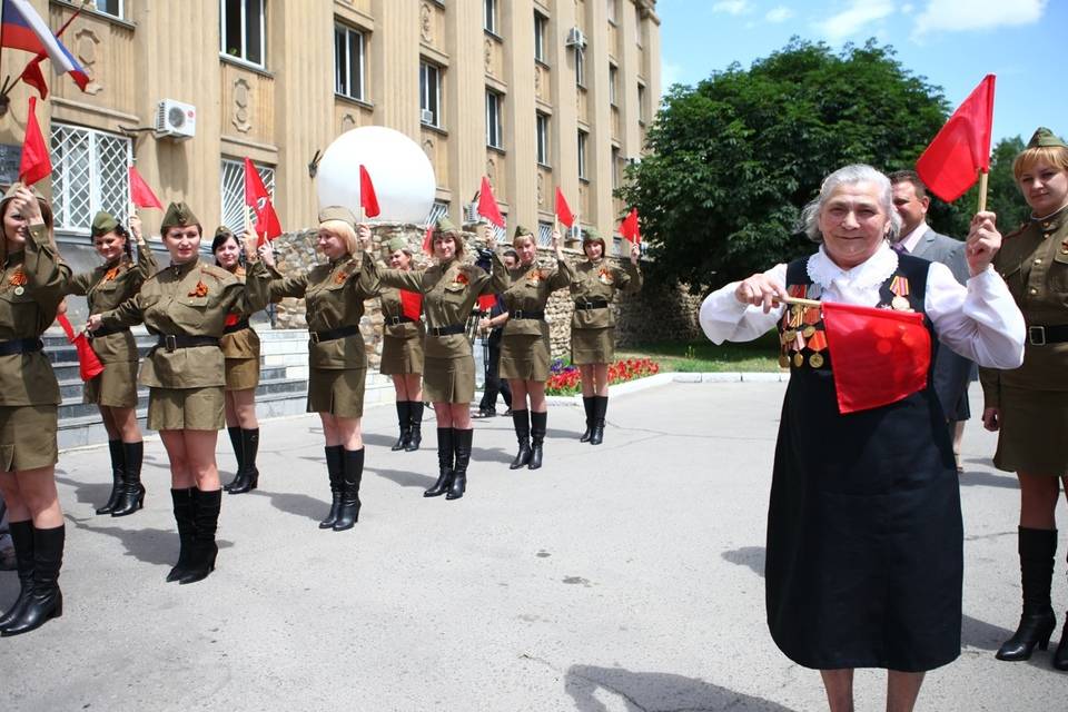 В Волгограде знаменитой регулировщице Великой Победы Марии Лиманской - 98 лет