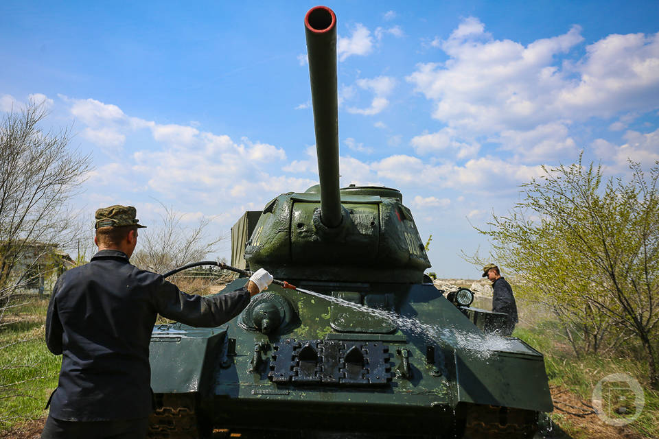 Под Волгоградом военные сдают экзамен на боевую готовность