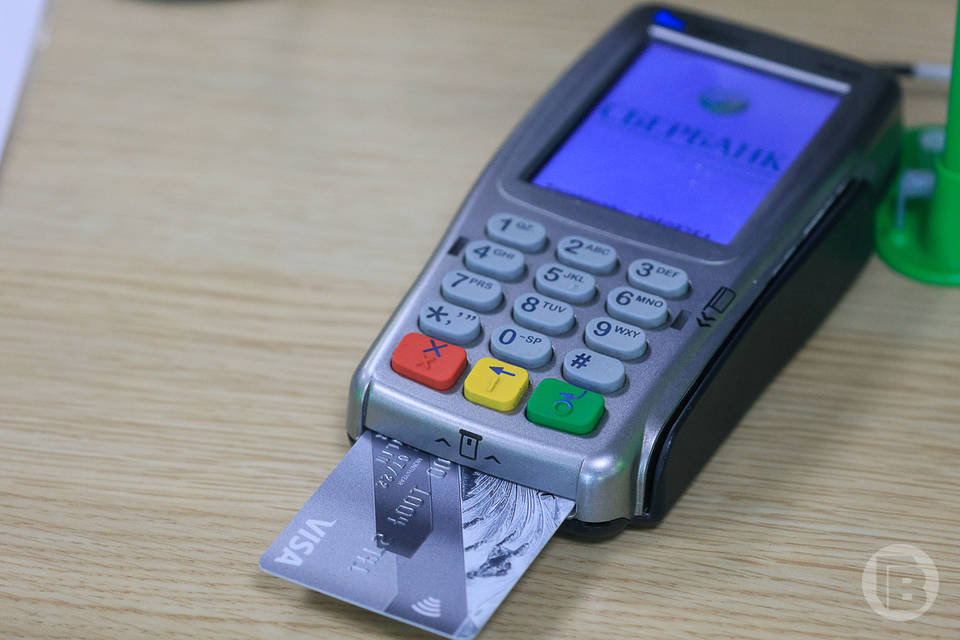 В Михайловке женщина совершила 12 покупок с помощью чужой банковской карты
