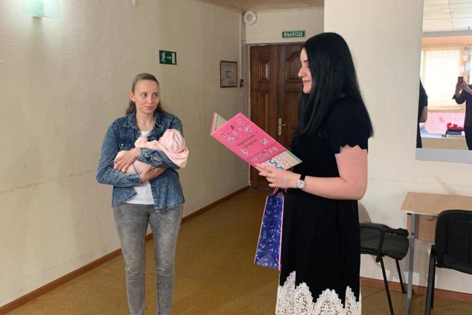 Рожденную в Мариуполе малышку зарегистрировали в Волгограде