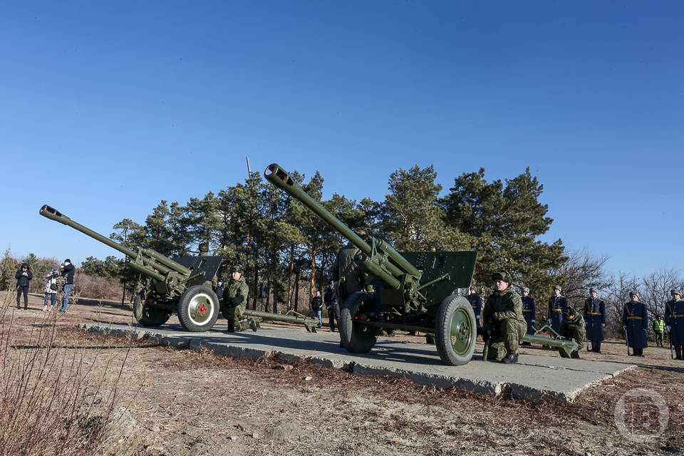 30 орудийных залпов прогремят в День Победы в Волгограде