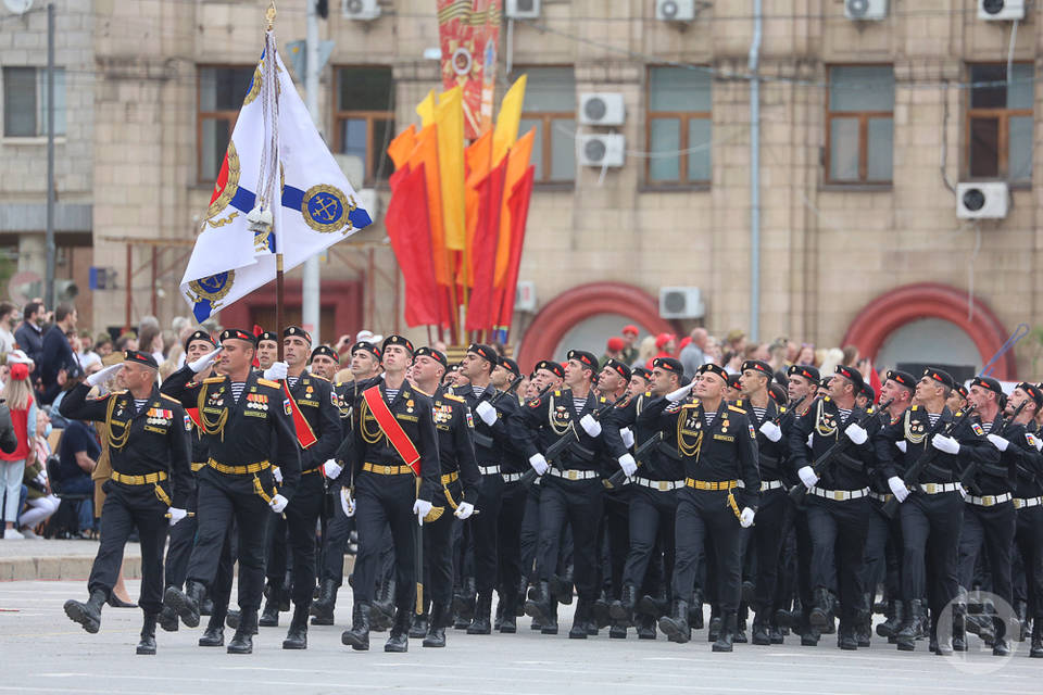 В Волгограде прошла репетиция парада Победы на площади Павших Борцов