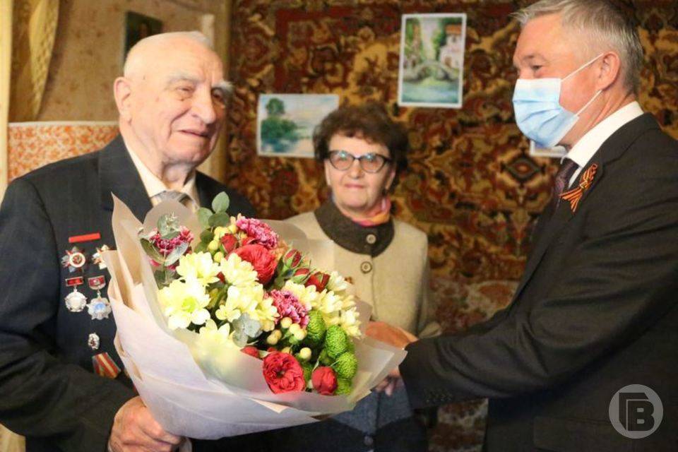 В Волгограде ветеран ВОВ Георгий Гусев отмечает 95 лет со дня рождения