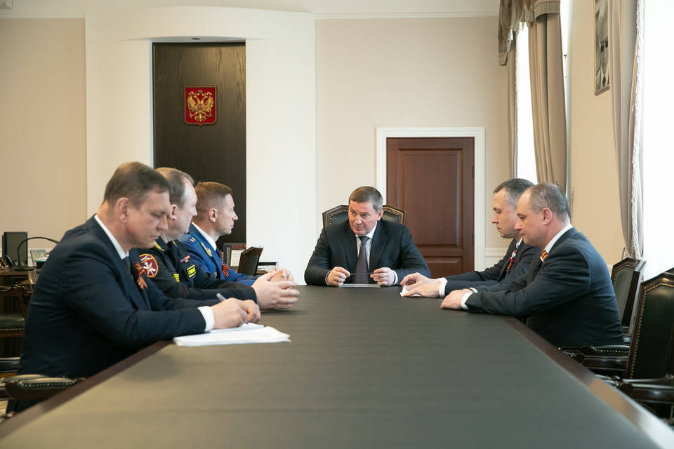 Волгоградский губернатор провел совещание с главами силовых структур региона
