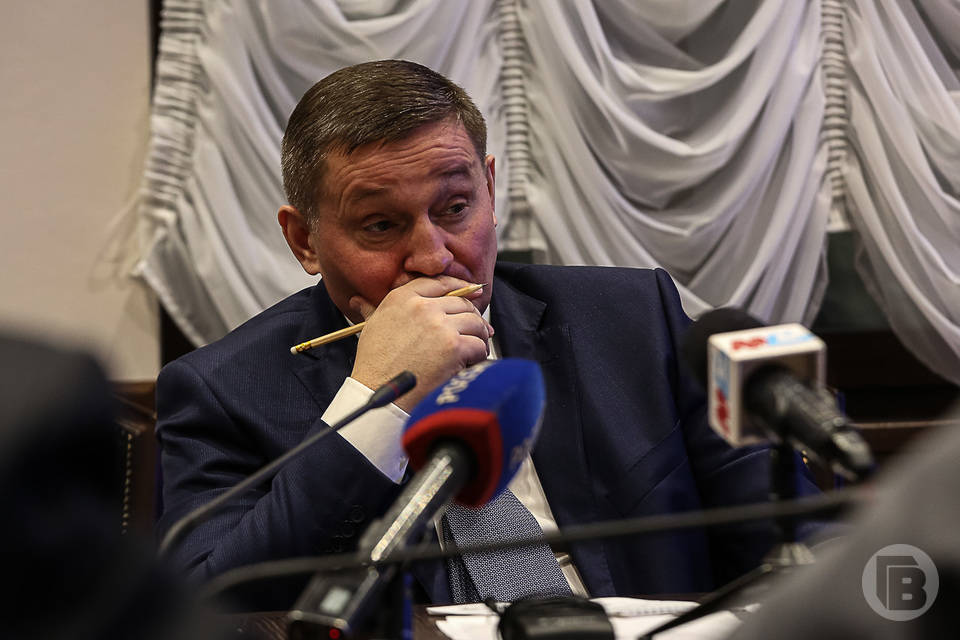 Губернатор Волгоградской области раскрыл сведения о своих доходах за 2021 год