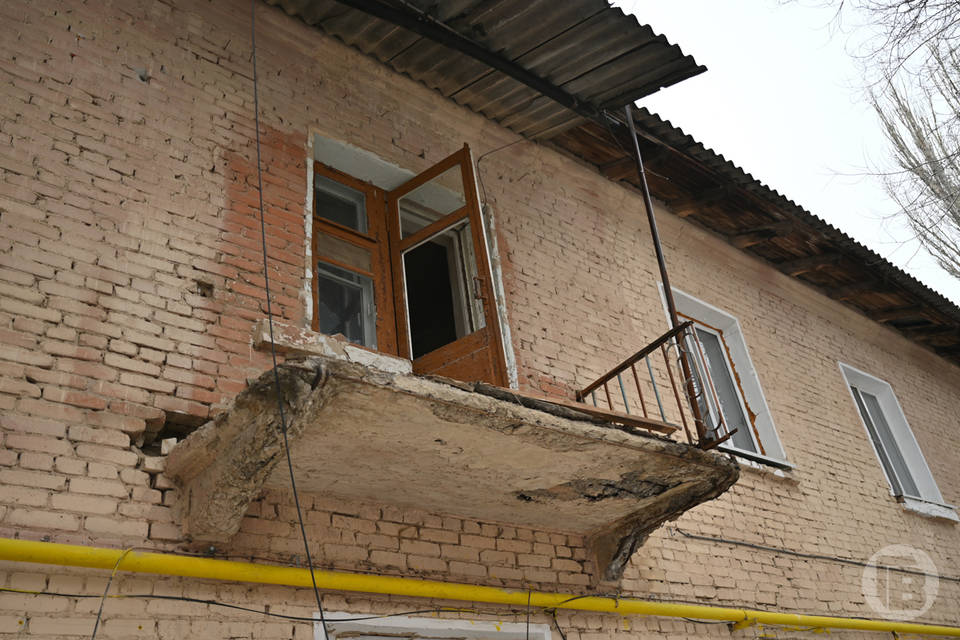 На севере Волгограда еще один дом жилинспекторы признали аварийным