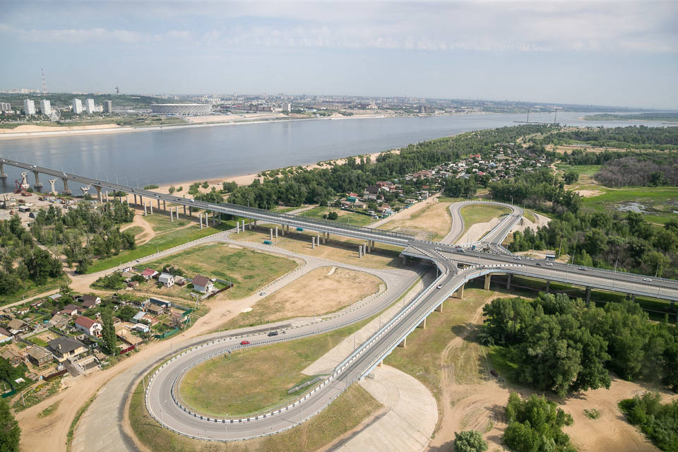 В Волгограде в рамках нацпроекта ремонтируют мост через Волгу