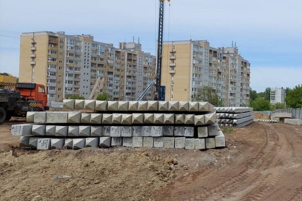 В Волгограде под новую школу-тысячник закладывают фундамент