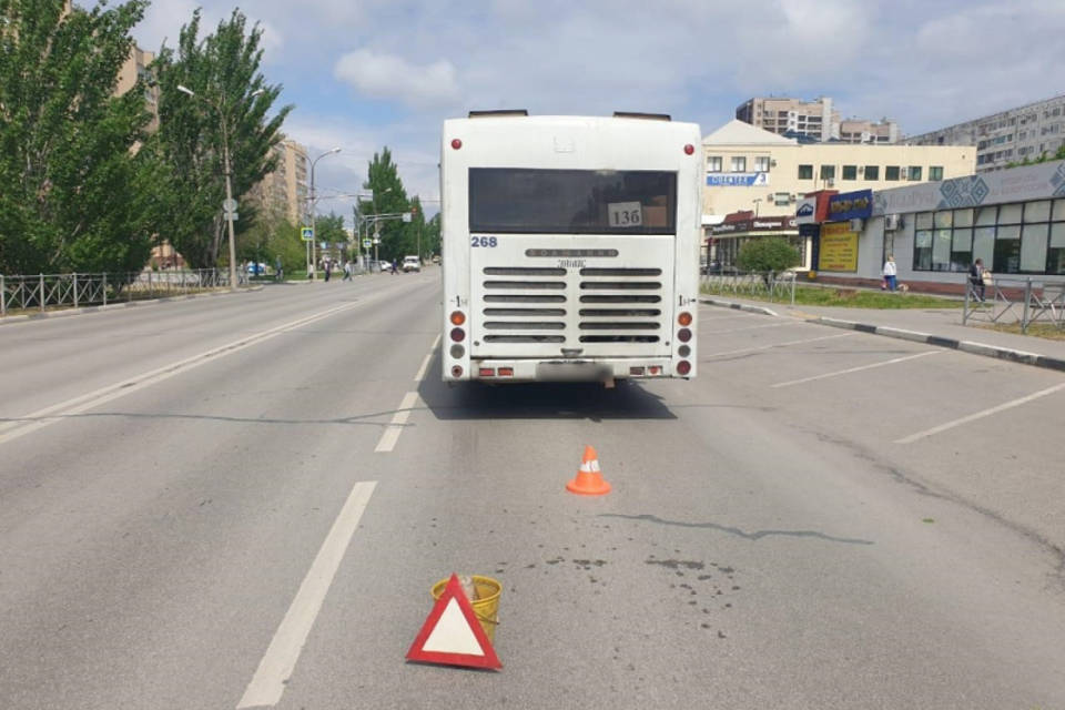 76-летняя пассажирка упала в автобусе и получила травмы под Волгоградом