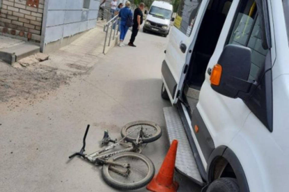 Под Волгоградом 9-летний велосипедист выехал под колеса автомобиля