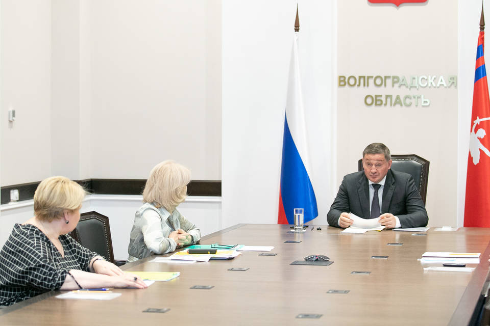 Губернатор Андрей Бочаров принял участие в видеоселекторе с Владимиром Устиновым